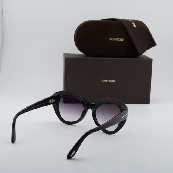 Tom Ford Guinevere FT1084 01B Cat Eye Sunglasses - Black/Smoke display picture 2